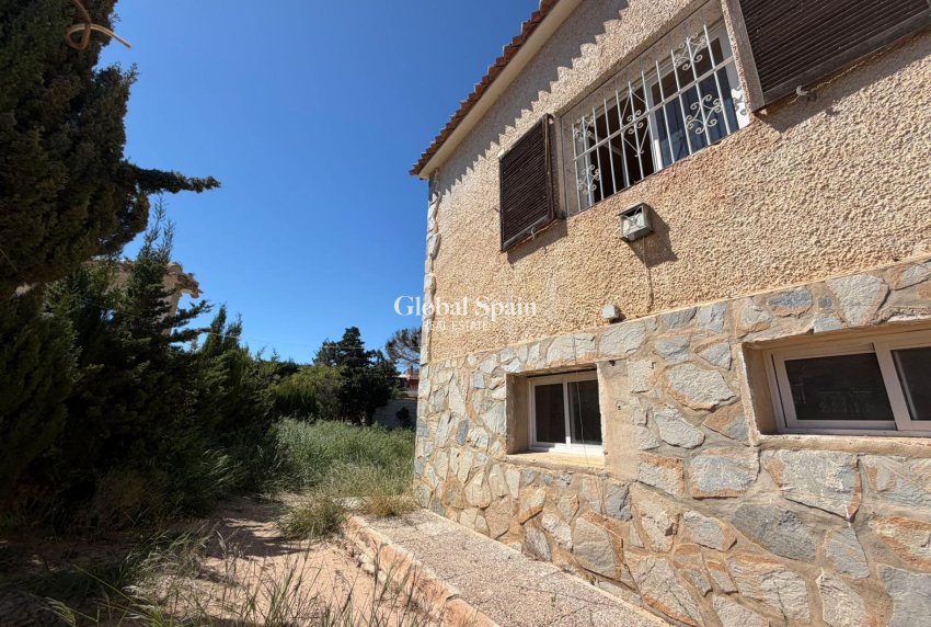 Wiederverkauf - VILLA -
TORREVIEJA - LOS BALCONES - LOS ALTOS