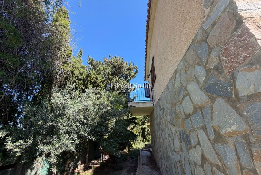 Wiederverkauf - VILLA -
TORREVIEJA - LOS BALCONES - LOS ALTOS