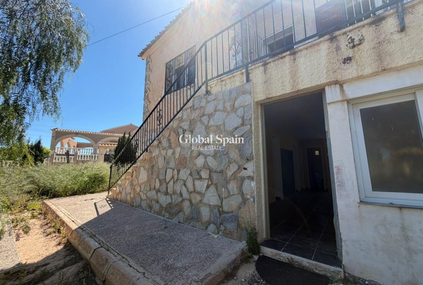 Wiederverkauf - VILLA -
TORREVIEJA - LOS BALCONES - LOS ALTOS