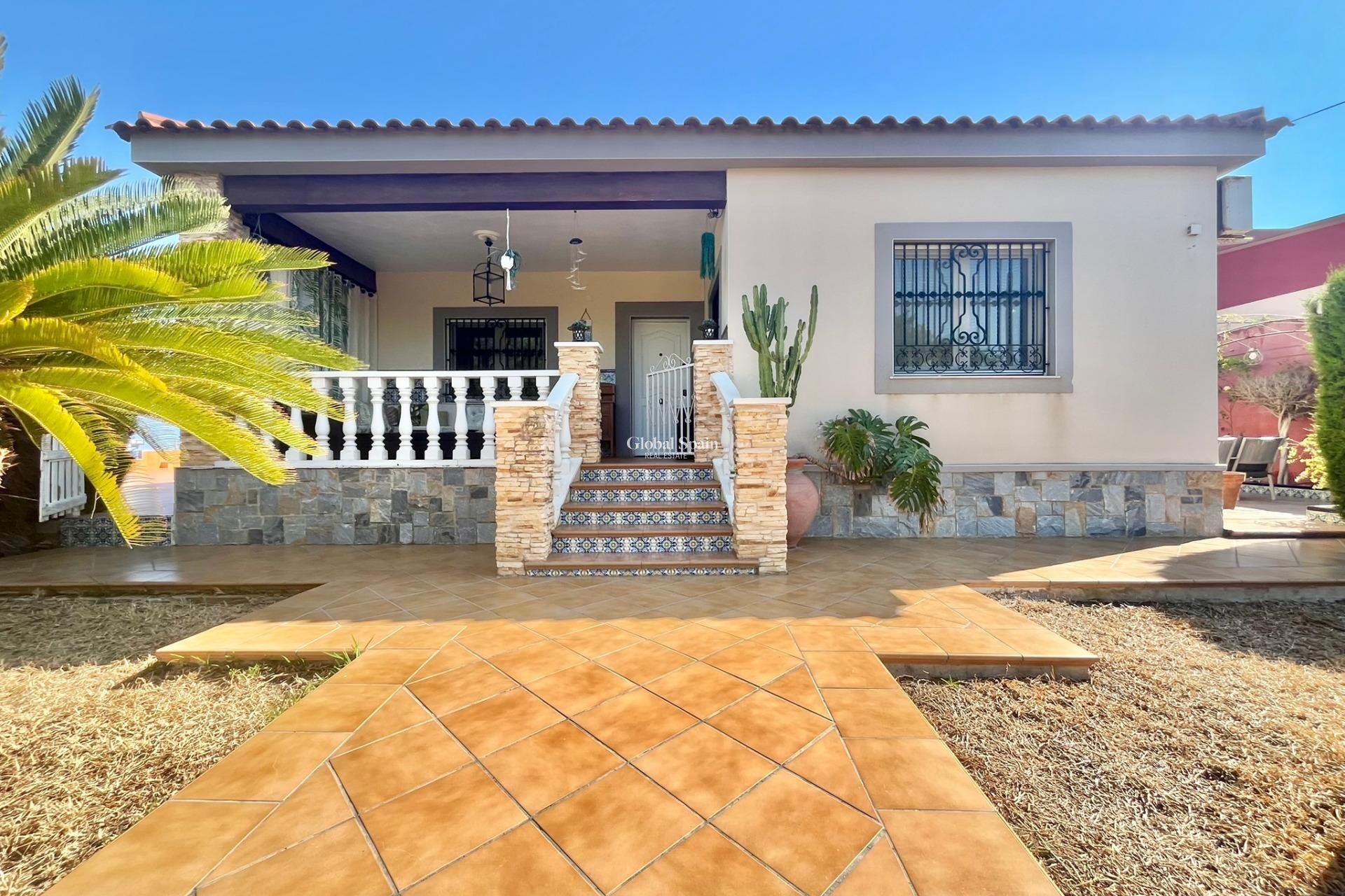 Wiederverkauf - VILLA -
TORREVIEJA - LOS BALCONES - LOS ALTOS
