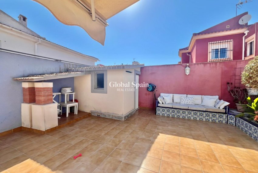 Wiederverkauf - VILLA -
TORREVIEJA - LOS BALCONES - LOS ALTOS