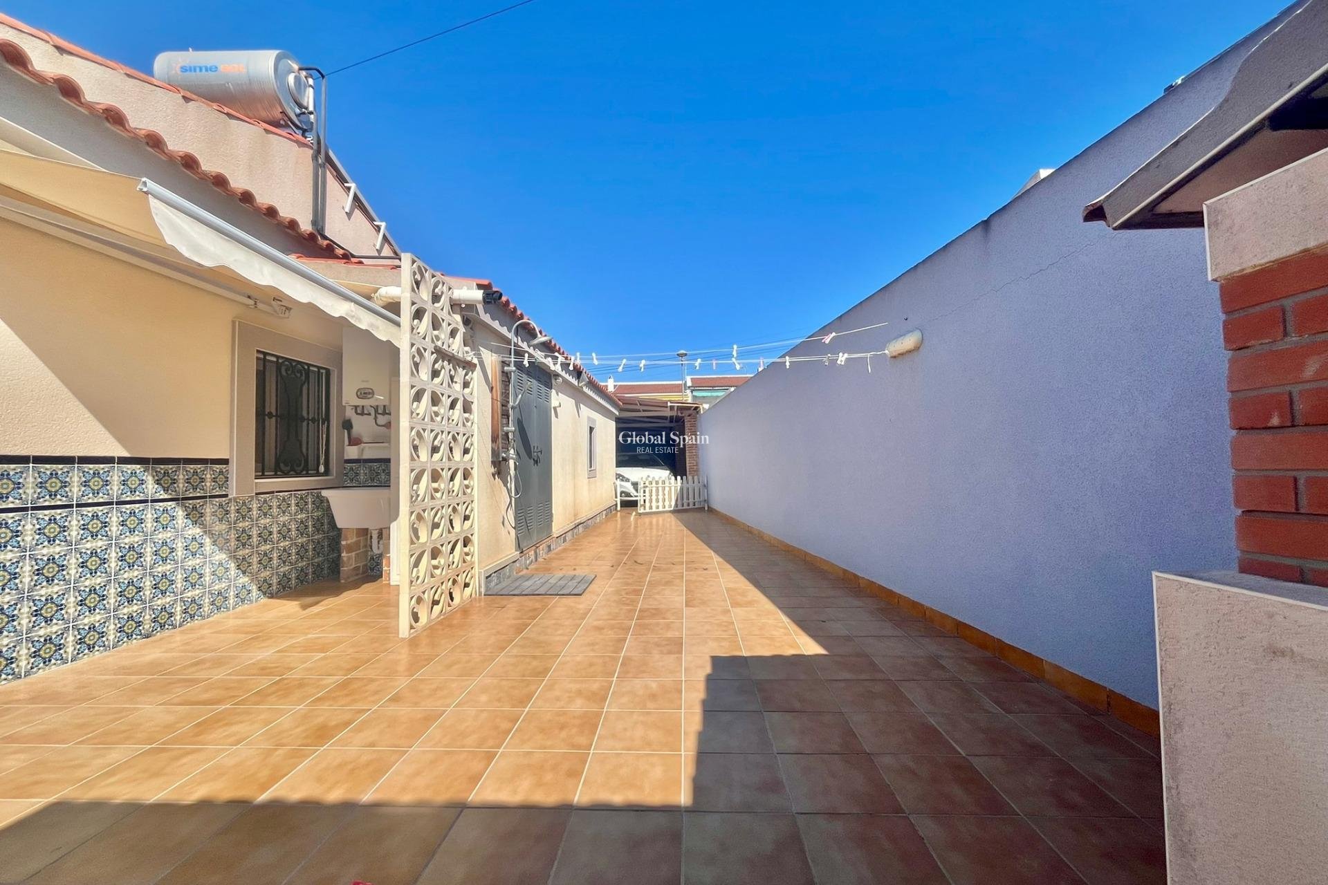 Wiederverkauf - VILLA -
TORREVIEJA - LOS BALCONES - LOS ALTOS