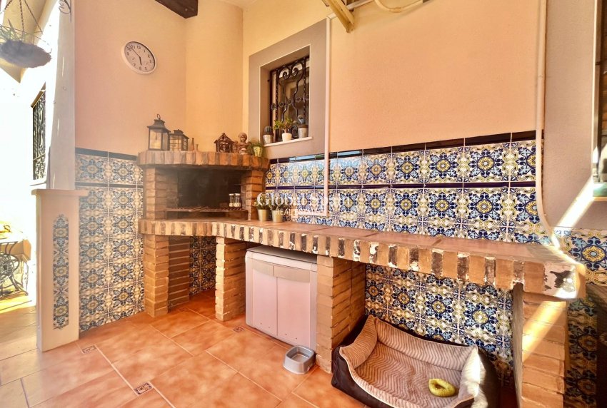 Wiederverkauf - VILLA -
TORREVIEJA - LOS BALCONES - LOS ALTOS