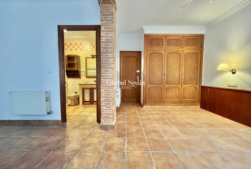 Wiederverkauf - VILLA -
TORREVIEJA - LOS BALCONES - LOS ALTOS