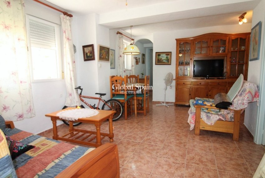 Wiederverkauf - VILLA -
TORREVIEJA - LOS BALCONES - LOS ALTOS