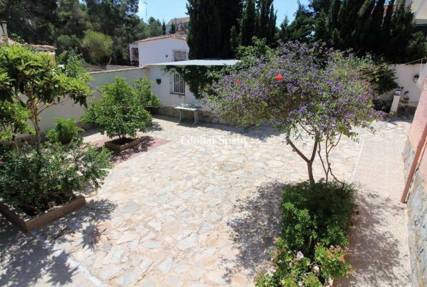 Wiederverkauf - VILLA -
TORREVIEJA - LOS BALCONES - LOS ALTOS
