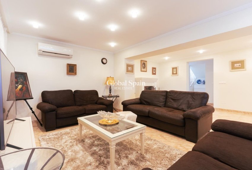 Wiederverkauf - VILLA -
TORREVIEJA - LOS BALCONES - LOS ALTOS