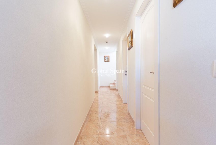 Wiederverkauf - VILLA -
TORREVIEJA - LOS BALCONES - LOS ALTOS
