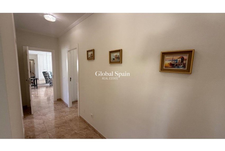 Wiederverkauf - VILLA -
TORREVIEJA - LOS BALCONES - LOS ALTOS