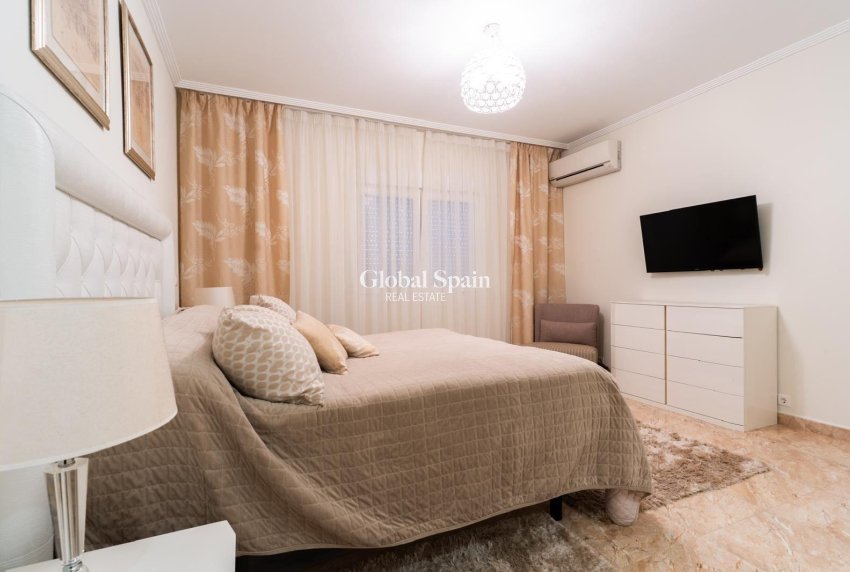 Wiederverkauf - VILLA -
TORREVIEJA - LOS BALCONES - LOS ALTOS