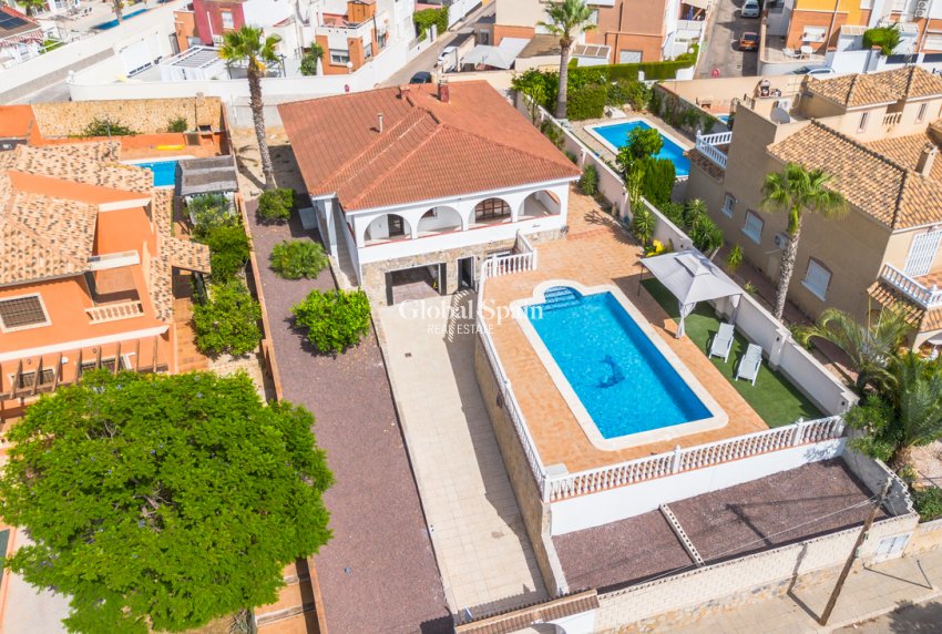 Wiederverkauf - VILLA -
TORREVIEJA - LOS BALCONES - LOS ALTOS