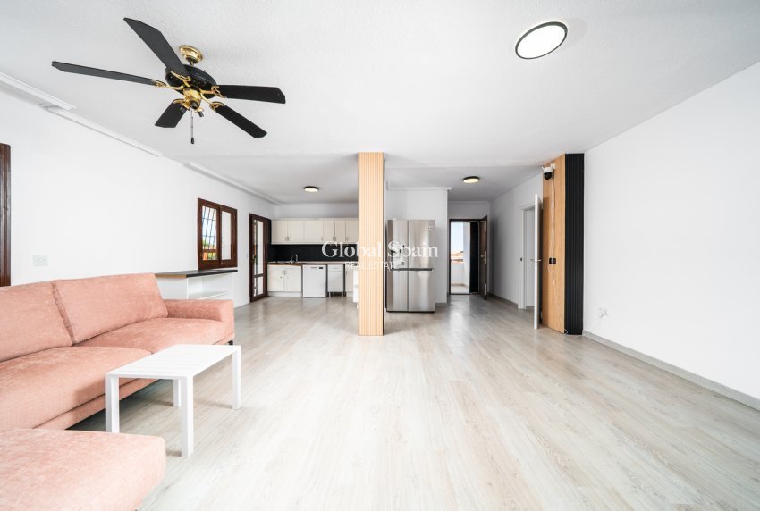 Wiederverkauf - VILLA -
TORREVIEJA - LOS BALCONES - LOS ALTOS