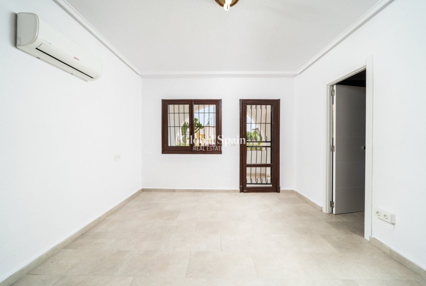 Wiederverkauf - VILLA -
TORREVIEJA - LOS BALCONES - LOS ALTOS
