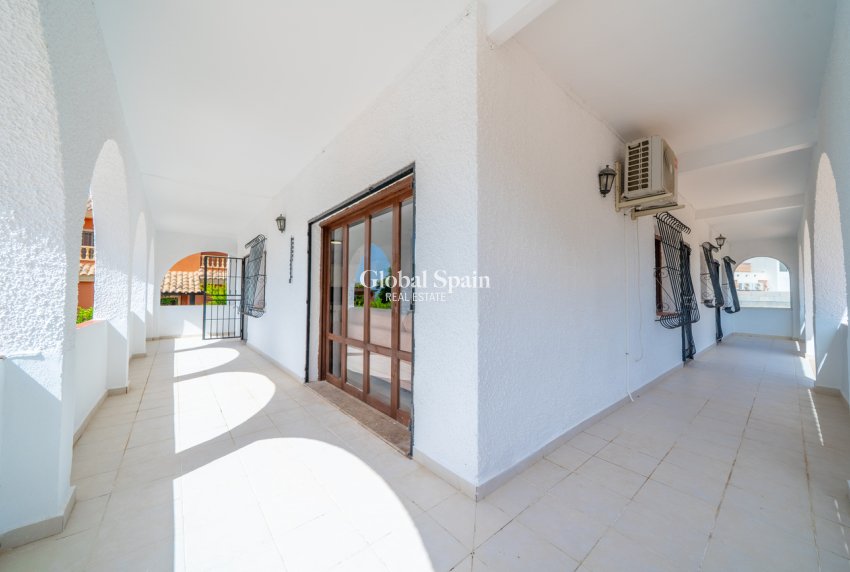 Wiederverkauf - VILLA -
TORREVIEJA - LOS BALCONES - LOS ALTOS