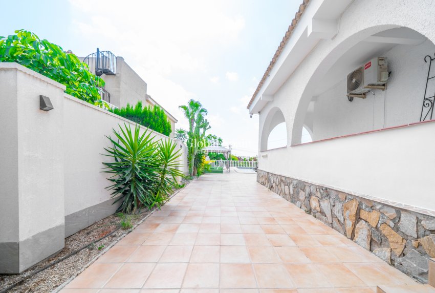 Wiederverkauf - VILLA -
TORREVIEJA - LOS BALCONES - LOS ALTOS