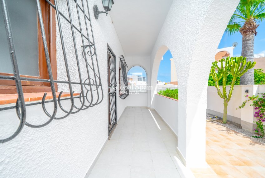 Wiederverkauf - VILLA -
TORREVIEJA - LOS BALCONES - LOS ALTOS