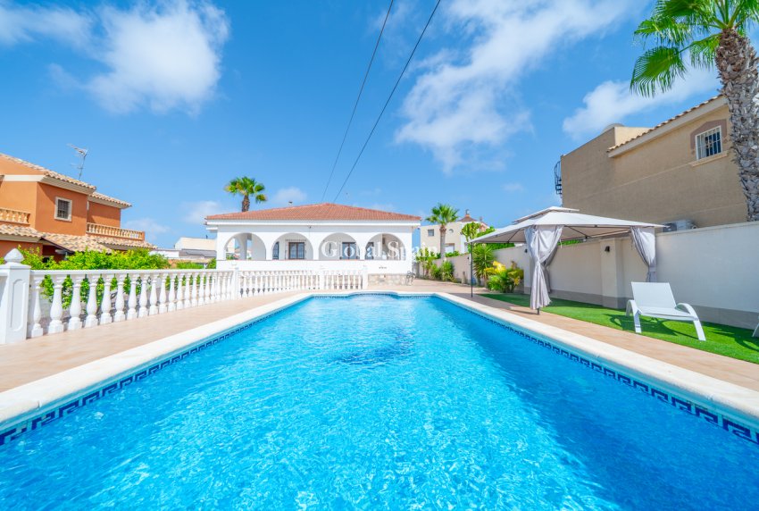 Wiederverkauf - VILLA -
TORREVIEJA - LOS BALCONES - LOS ALTOS