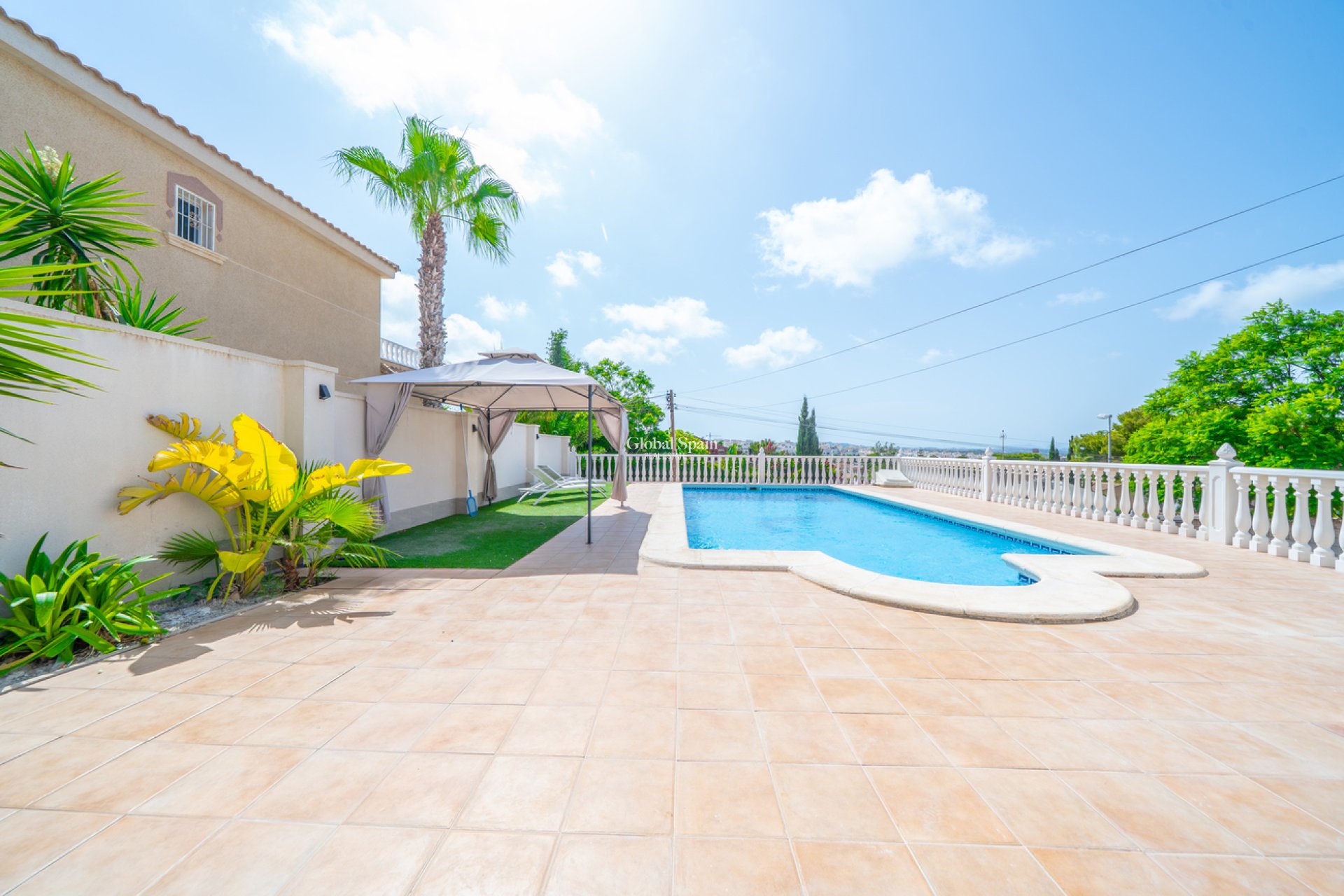 Wiederverkauf - VILLA -
TORREVIEJA - LOS BALCONES - LOS ALTOS