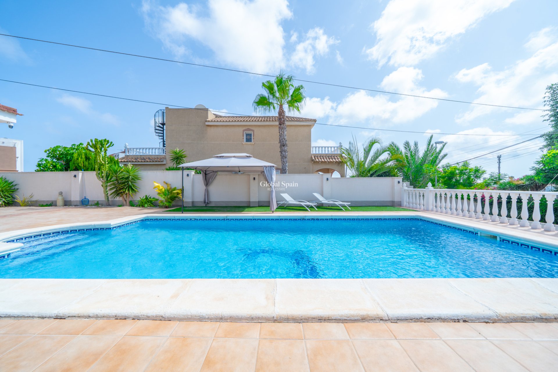 Wiederverkauf - VILLA -
TORREVIEJA - LOS BALCONES - LOS ALTOS