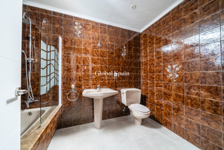 Wiederverkauf - VILLA -
TORREVIEJA - LOS BALCONES - LOS ALTOS