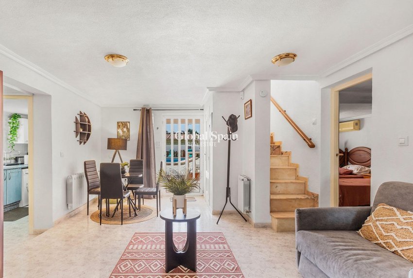 Wiederverkauf - VILLA -
TORREVIEJA - LOS BALCONES - LOS ALTOS