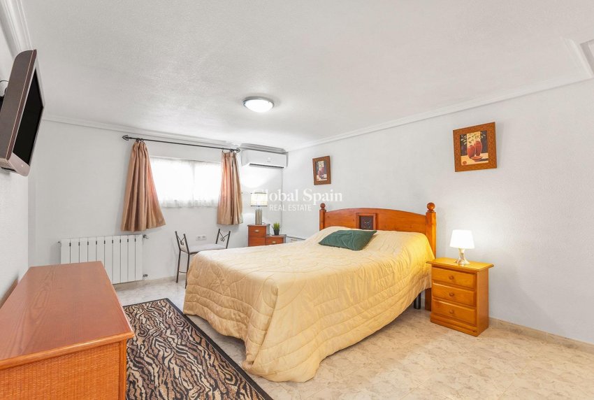 Wiederverkauf - VILLA -
TORREVIEJA - LOS BALCONES - LOS ALTOS