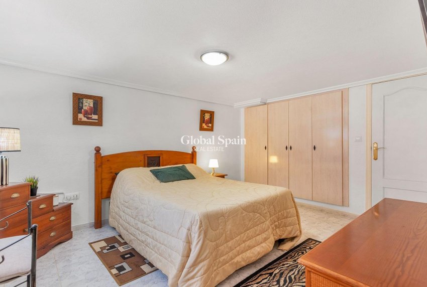 Wiederverkauf - VILLA -
TORREVIEJA - LOS BALCONES - LOS ALTOS