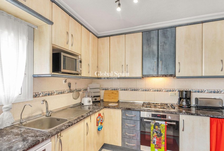 Wiederverkauf - VILLA -
TORREVIEJA - LOS BALCONES - LOS ALTOS
