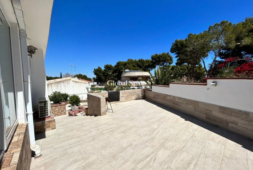 Wiederverkauf - VILLA -
TORREVIEJA - LOS BALCONES - LOS ALTOS