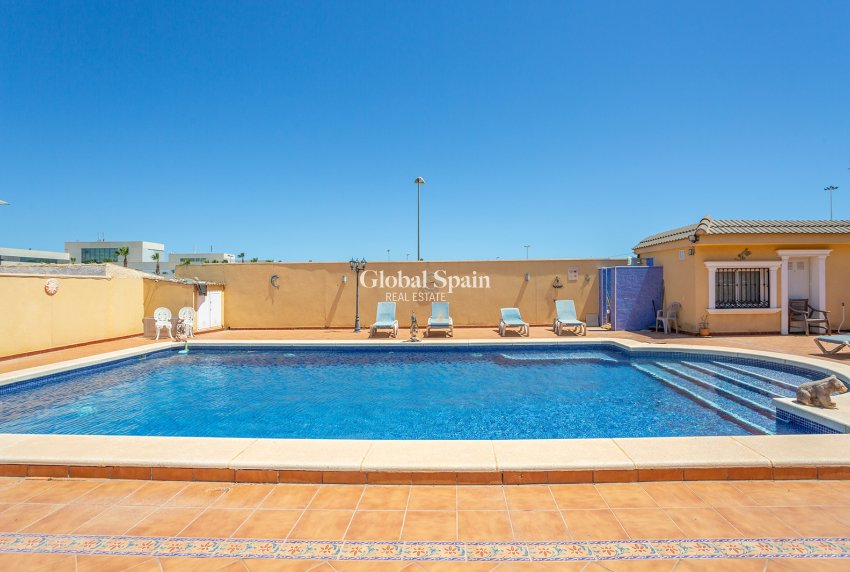 Wiederverkauf - Villa -
TORREVIEJA - LOS BALCONES - LOS ALTOS