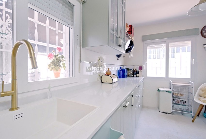 Wiederverkauf - Villa -
TORREVIEJA - LOS BALCONES - LOS ALTOS