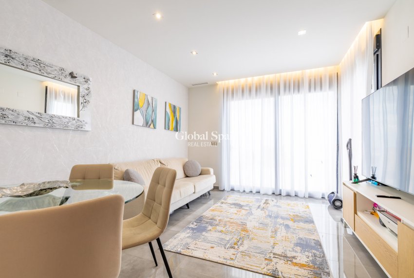 Wiederverkauf - Villa -
TORREVIEJA - LOS BALCONES - LOS ALTOS