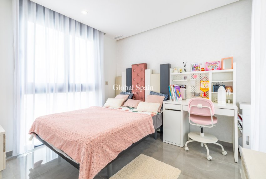 Wiederverkauf - Villa -
TORREVIEJA - LOS BALCONES - LOS ALTOS