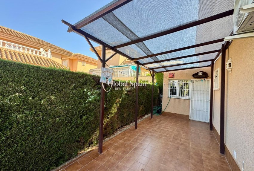 Wiederverkauf - Villa -
TORREVIEJA - LOS BALCONES - LOS ALTOS