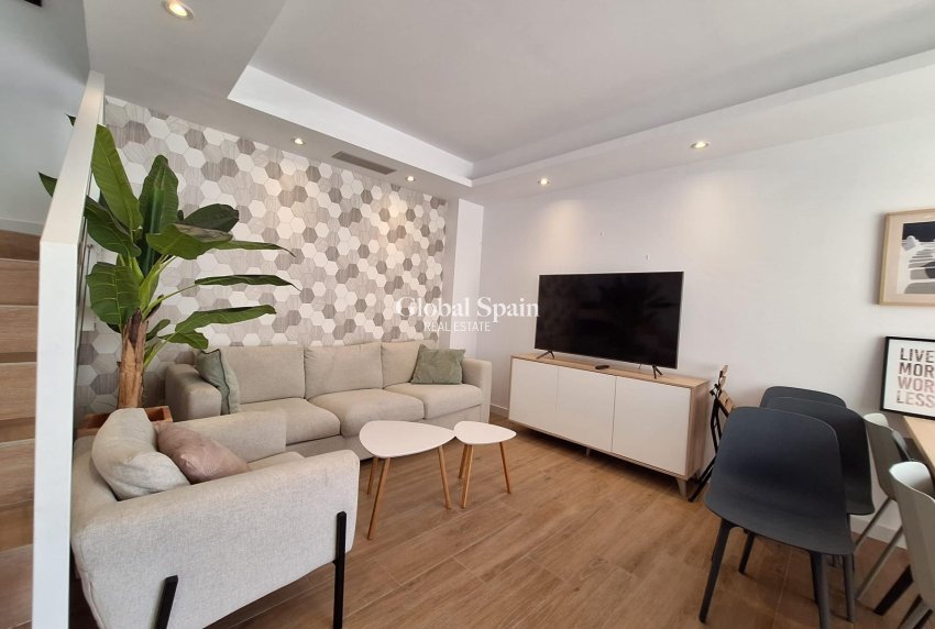 Wiederverkauf - VILLA -
TORREVIEJA - Los Frutales