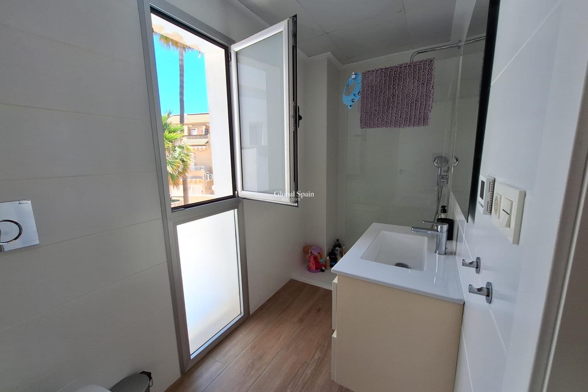 Wiederverkauf - VILLA -
TORREVIEJA - Los Frutales
