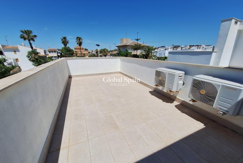 Wiederverkauf - VILLA -
TORREVIEJA - Los Frutales