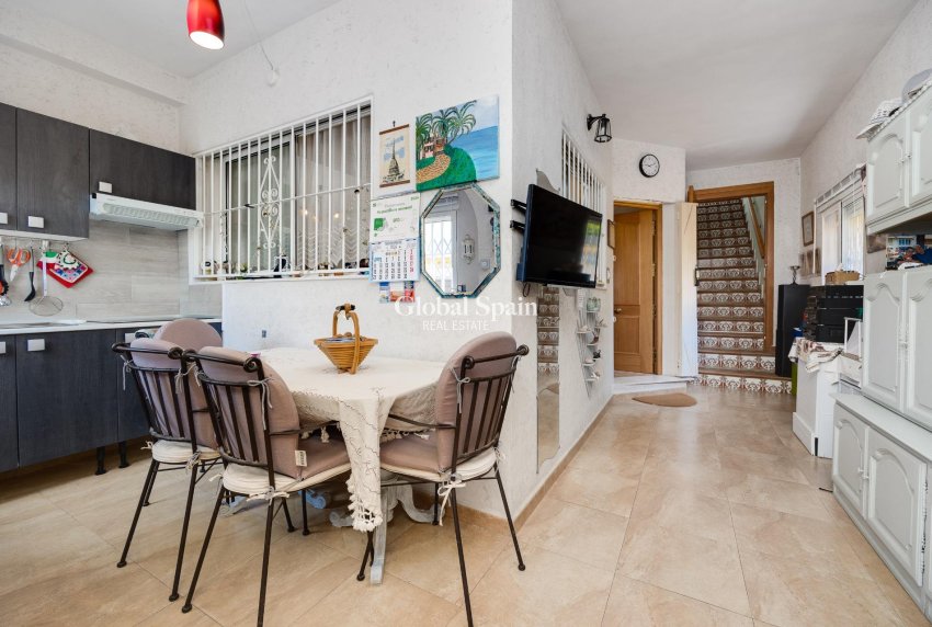 Wiederverkauf - VILLA -
TORREVIEJA - Playa de los Locos