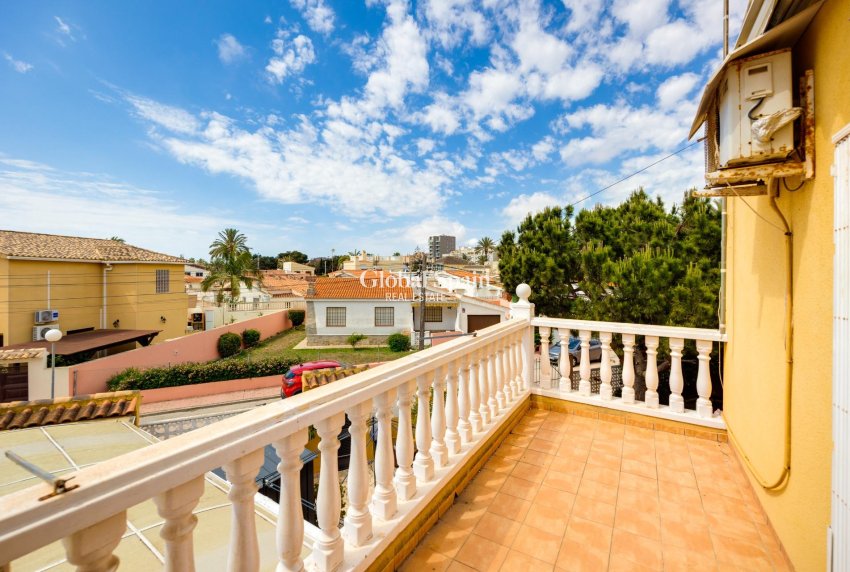 Wiederverkauf - VILLA -
TORREVIEJA - Playa de los Locos