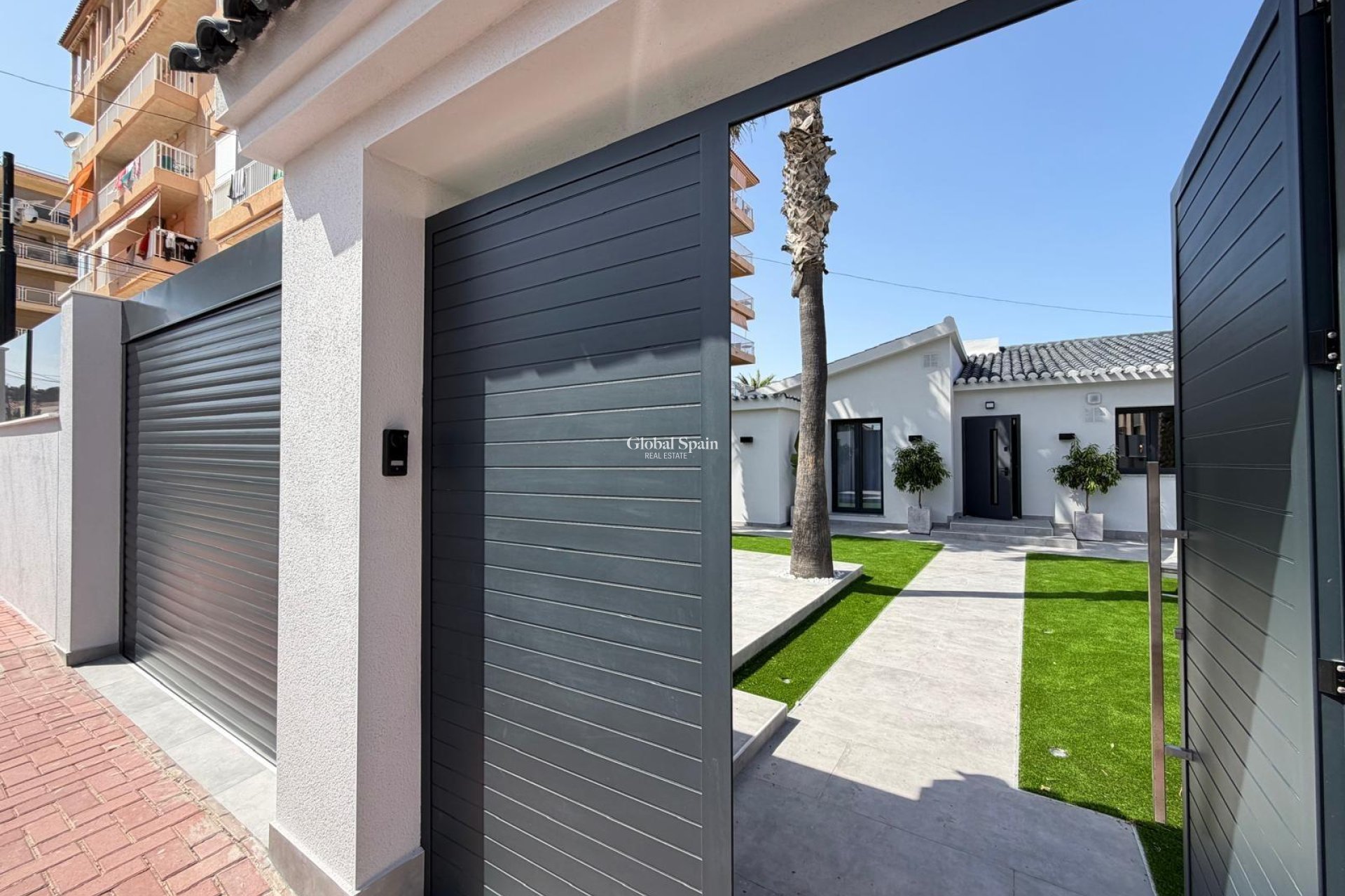 Wiederverkauf - VILLA -
TORREVIEJA - Punta Prima