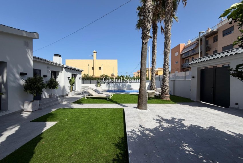 Wiederverkauf - VILLA -
TORREVIEJA - Punta Prima