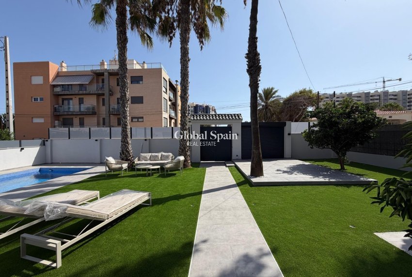 Wiederverkauf - VILLA -
TORREVIEJA - Punta Prima