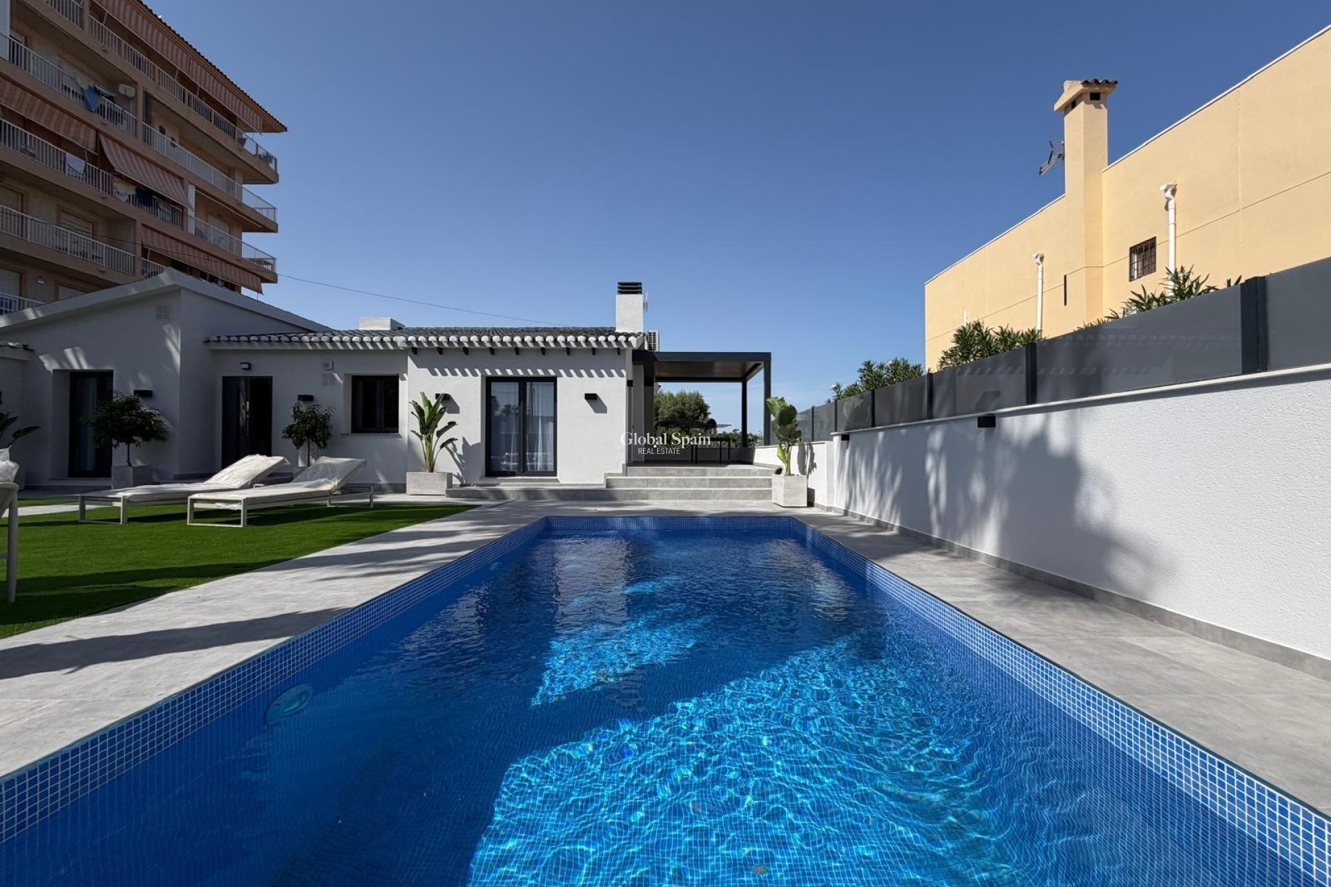Wiederverkauf - VILLA -
TORREVIEJA - Punta Prima