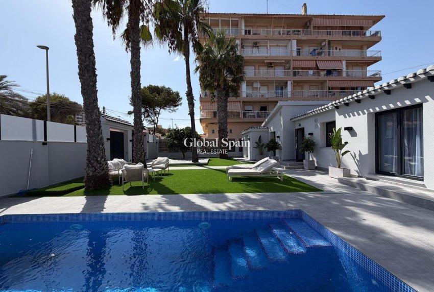 Wiederverkauf - VILLA -
TORREVIEJA - Punta Prima