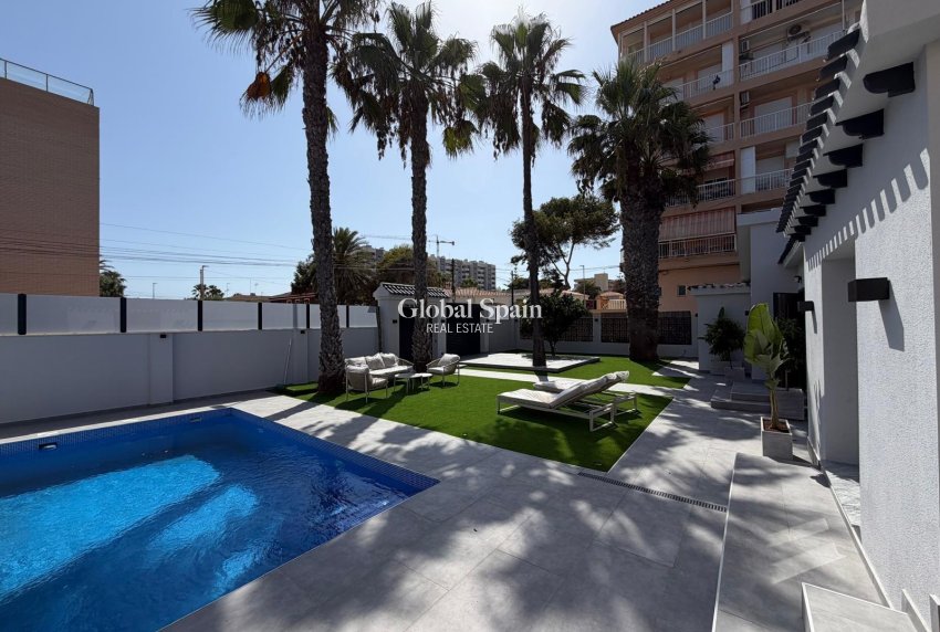 Wiederverkauf - VILLA -
TORREVIEJA - Punta Prima