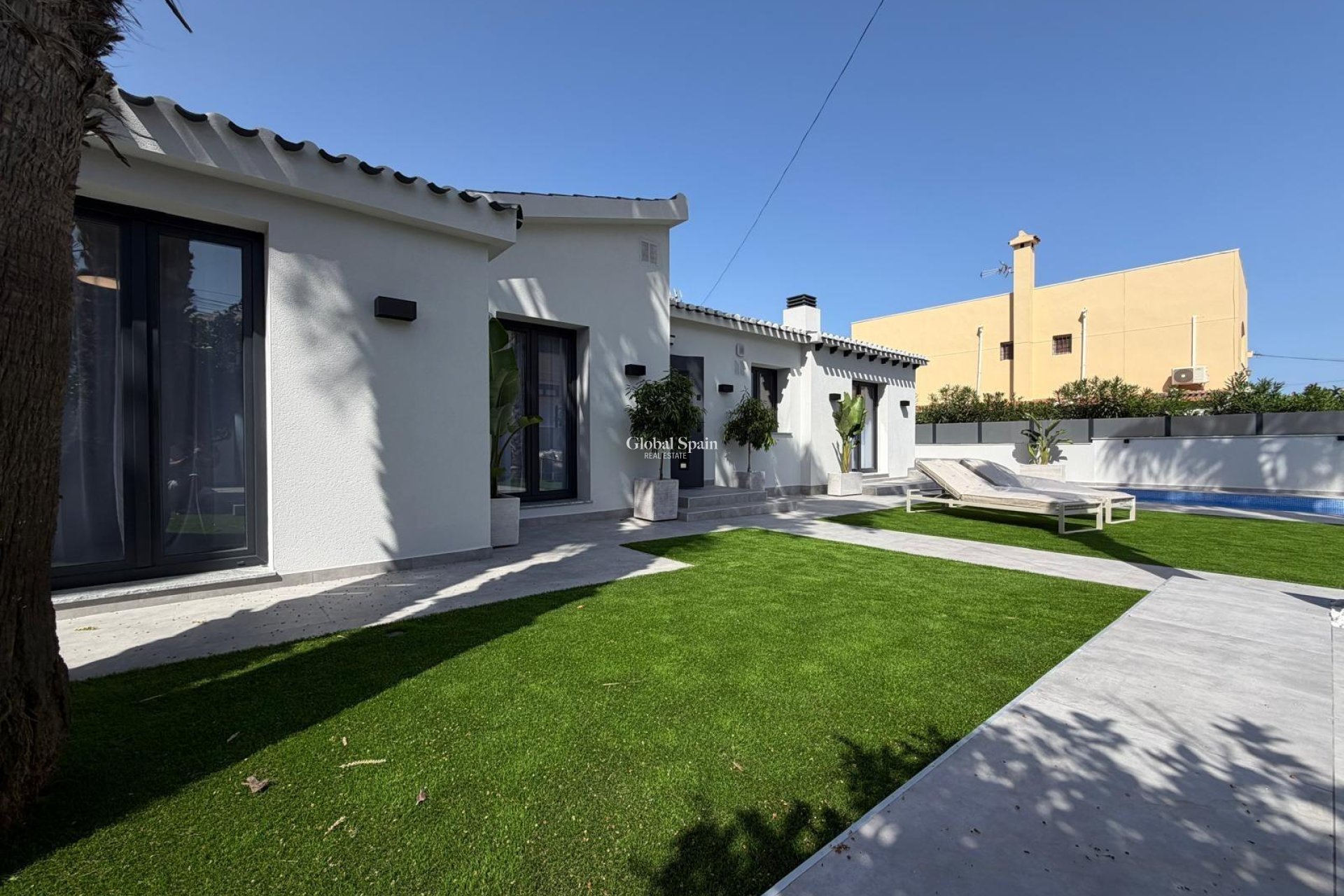 Wiederverkauf - VILLA -
TORREVIEJA - Punta Prima