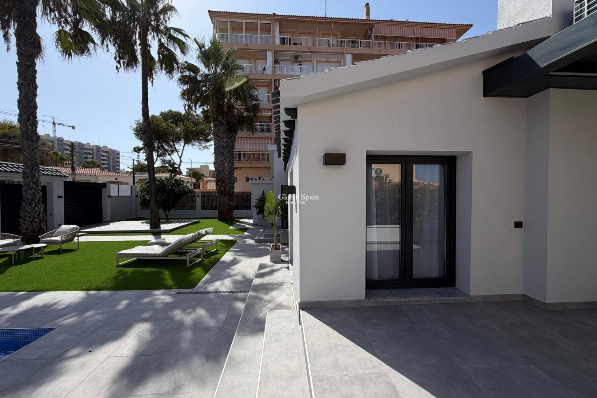 Wiederverkauf - VILLA -
TORREVIEJA - Punta Prima