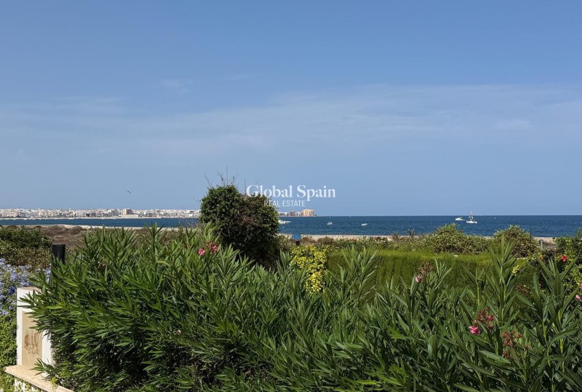 Wiederverkauf - VILLA -
TORREVIEJA - Punta Prima