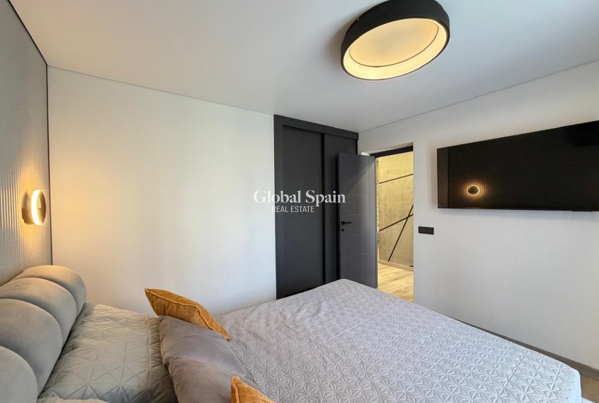 Wiederverkauf - VILLA -
TORREVIEJA - Punta Prima