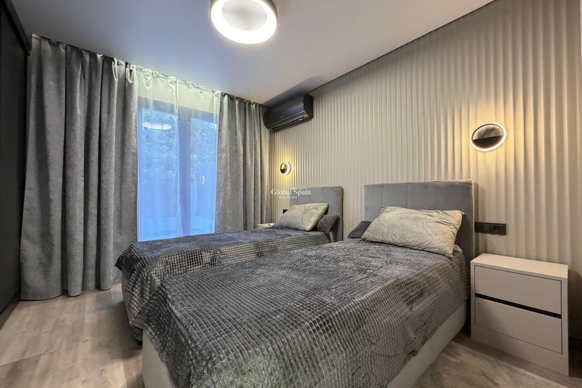 Wiederverkauf - VILLA -
TORREVIEJA - Punta Prima